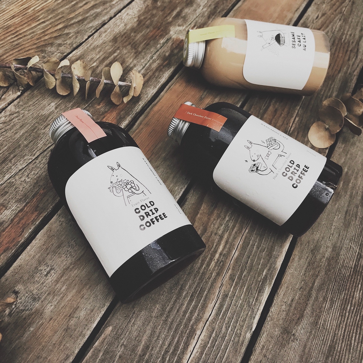 黑巧克力、水果風味、芝麻歐蕾三種不同的咖啡包裝設計